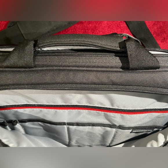 Elegant Black Quilted Laptop Bag for Men - Picture 5 of 7